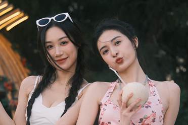 真人恋爱互动游戏《怦然心动的她们》上架Steam平台！