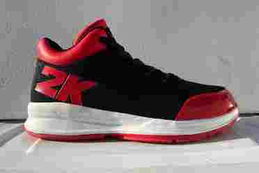 动手能力真强！《NBA 2K24》粉丝自制"2K Generic"鞋