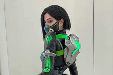 国外辣妹COS《无畏契约》蝰蛇 身材热辣的毒蝎美人！