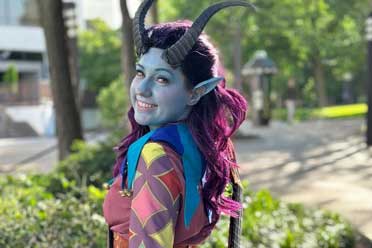 美女COS《博德之门3》吟游诗人阿尔菲拉 装造超还原