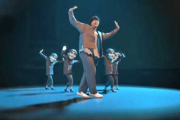 三浦大知亮相《死亡搁浅2》直播现场 与玩偶人热舞！