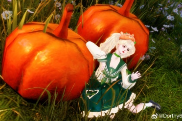 女大晒清凉穿搭，评论区炸锅：这就是让街拍师追了三条街的秘密?