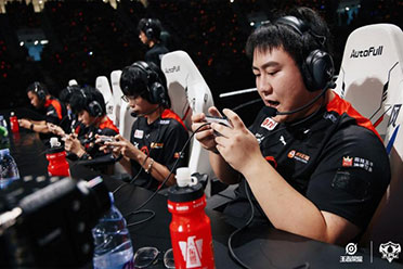 2025KPL火热开赛，东鹏特饮能量加buff共鸣Z世代