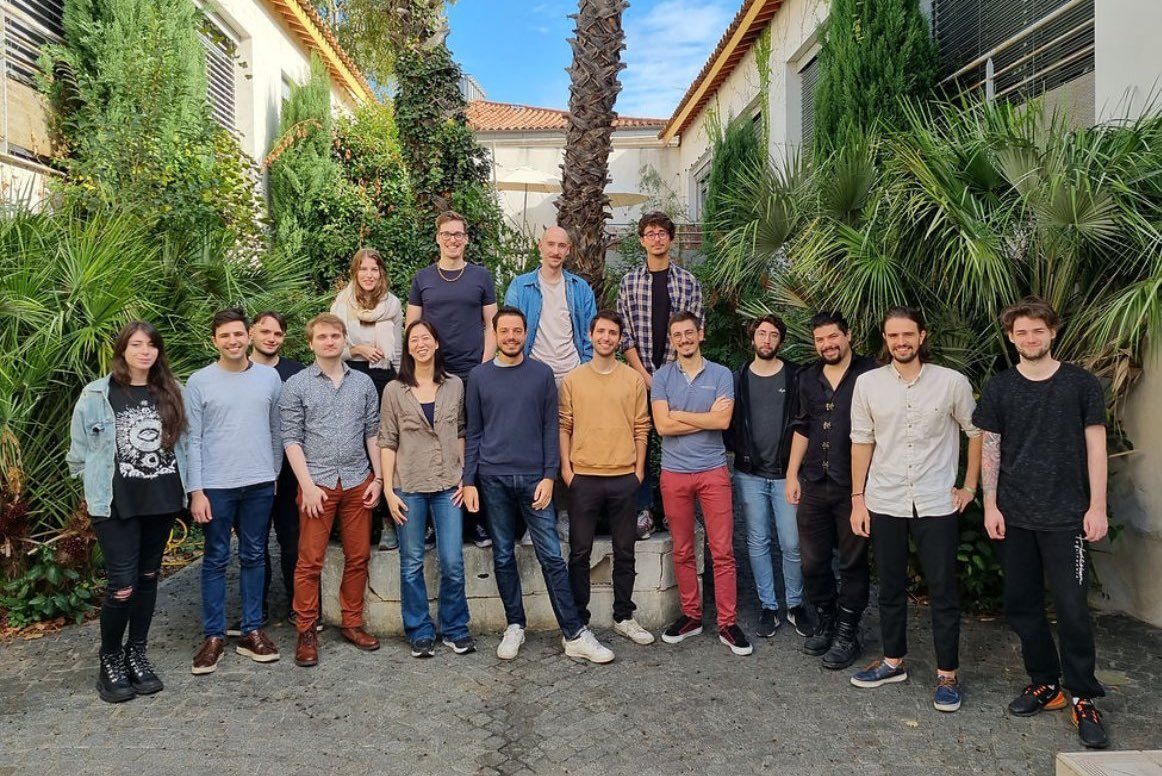 博主晒《光与影》核心成员合影照：他们征服了玩家！