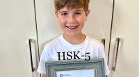 外国小孩九岁通过汉语5级考试 自称达母语水平