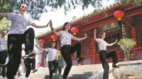 上百俄罗斯人到少林寺学功夫：4点起床 11点睡觉