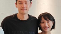 胡歌老婆首次公开露面！二人同框笑容甜蜜