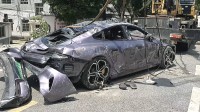 小米SU7被货车碾压报废 但还能开车门放音乐